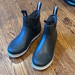 Hisea Women’s 8 Hush Puppies Black Ankle Boots with White Soles